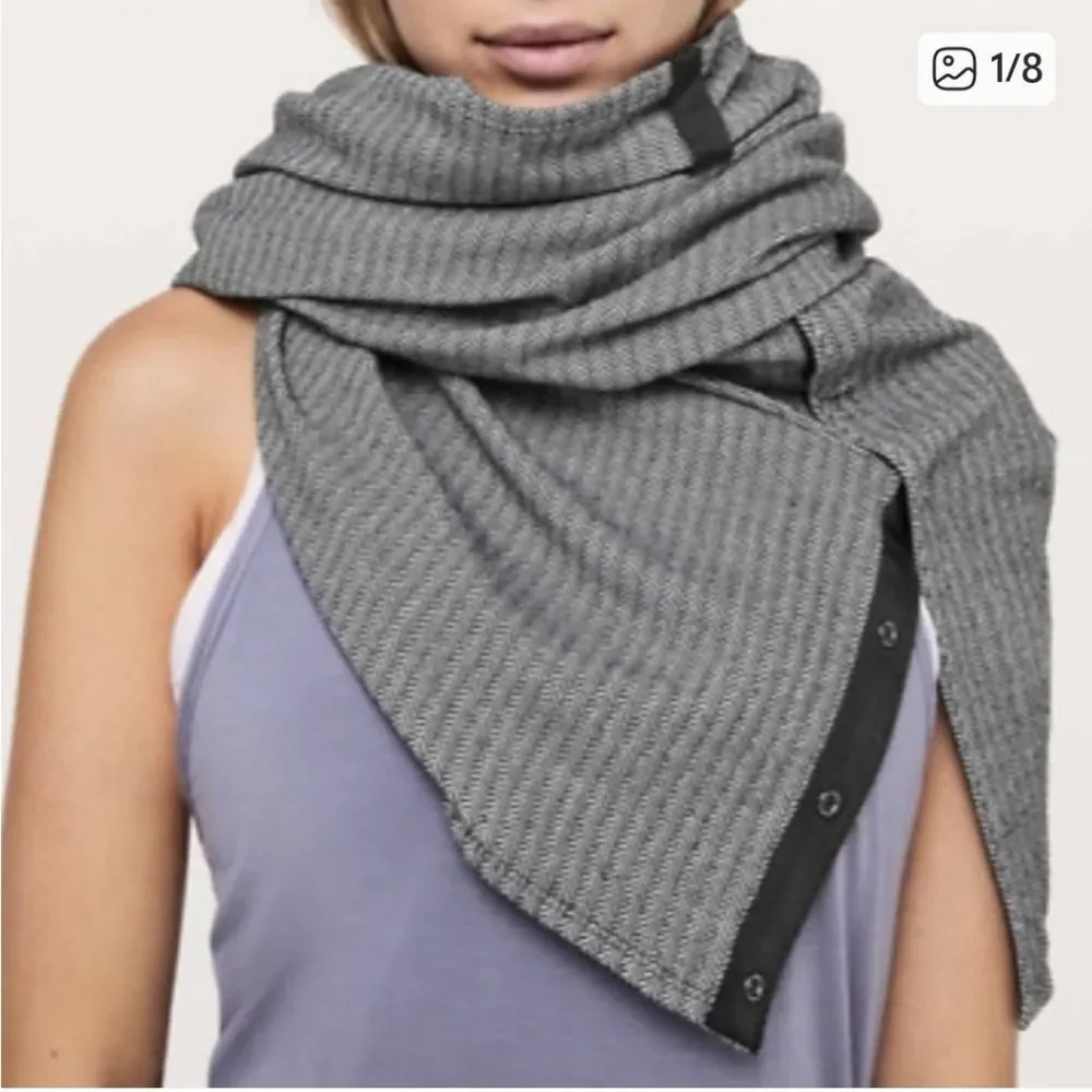 lululemon athletica Heathered Gray Convertible Scarf(213)
